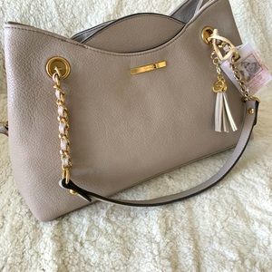 Jessica Simpson Hand bag Gray NWT so beautiful!